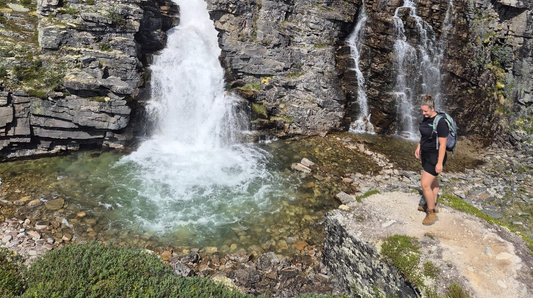 Hiken Met Nico over verdwalen: zonder kompas, het mooie van niet weten.