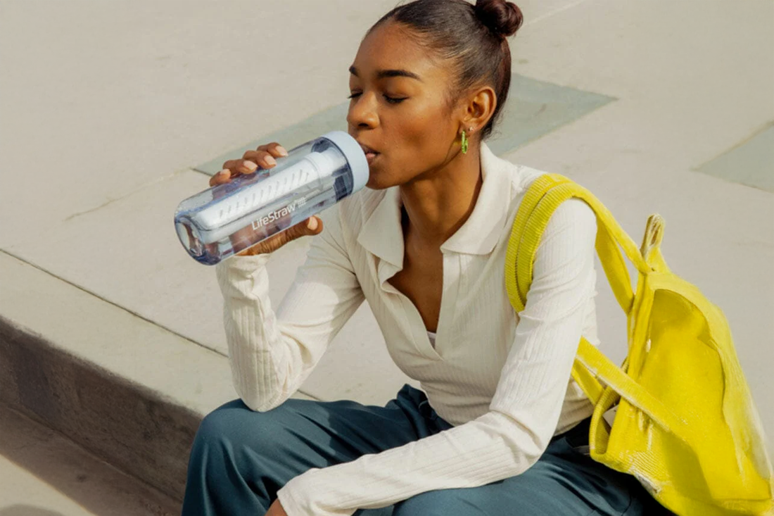 De 2 beste waterflessen met filter voor reizen en outdoor